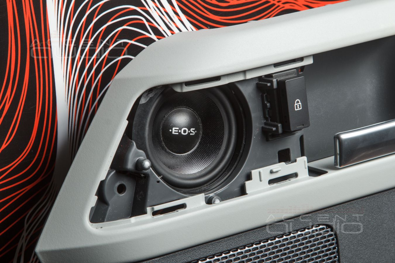 Монтаж СЧ и ВЧ динамиков E.O.S и SOAudio штатно в двери Land Rover Defender