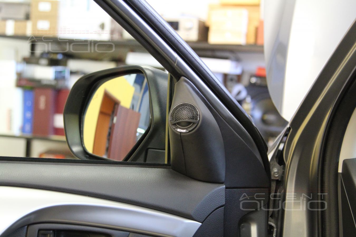 Установка акустики Audison AVK6 & Audison AVX6.5