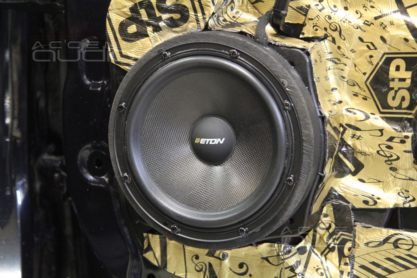 Установка мидбасовых излучателей Eton RSR 160 в двери Kia Optima