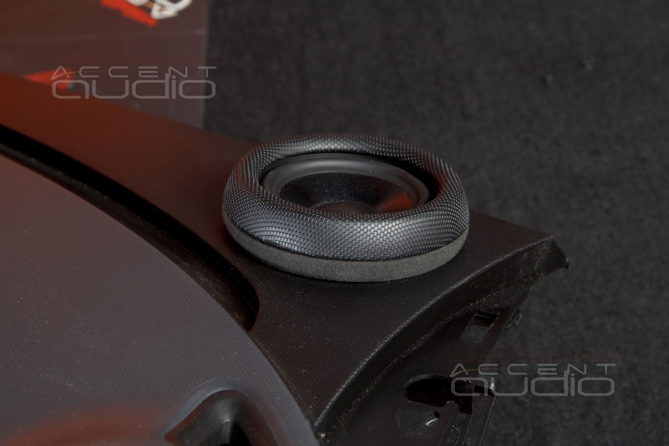 Среднечастотной полосе есть место: установка динамиков E.O.S MD-75 в Smart Fortwo