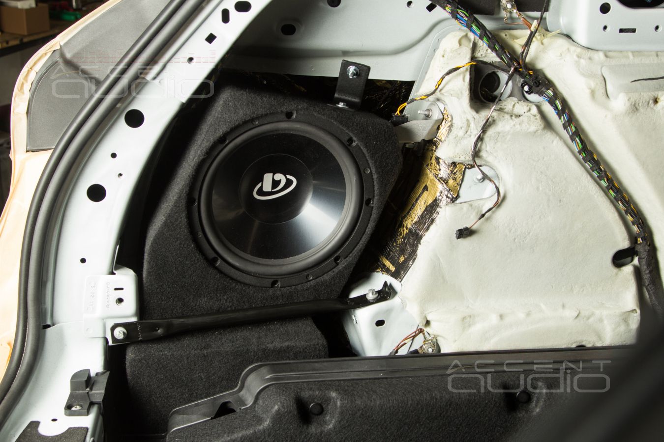 Модный сабвуфер Dego для Mercedes GLE – полная интеграция