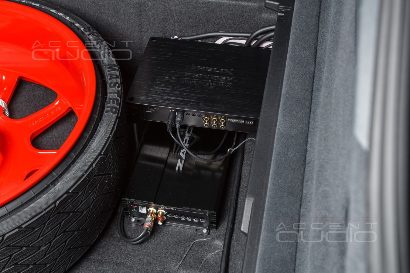 Штатная установка нового усилителей Helix и Zapco в Porsche Cayenne Coupe