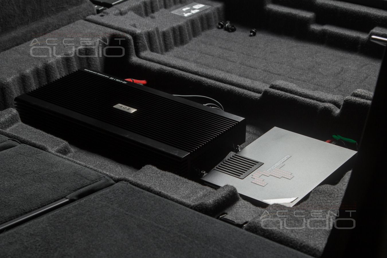 Установка усилителей и аудиопроцессора в BMW GT3 – полная интеграция