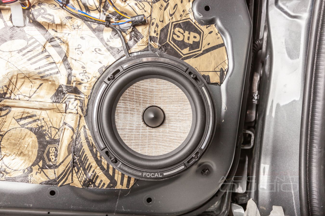 Аудиоподготовка дверей, жесткость и установка акустики Focal Flax в Mitsubishi Pajero Sport
