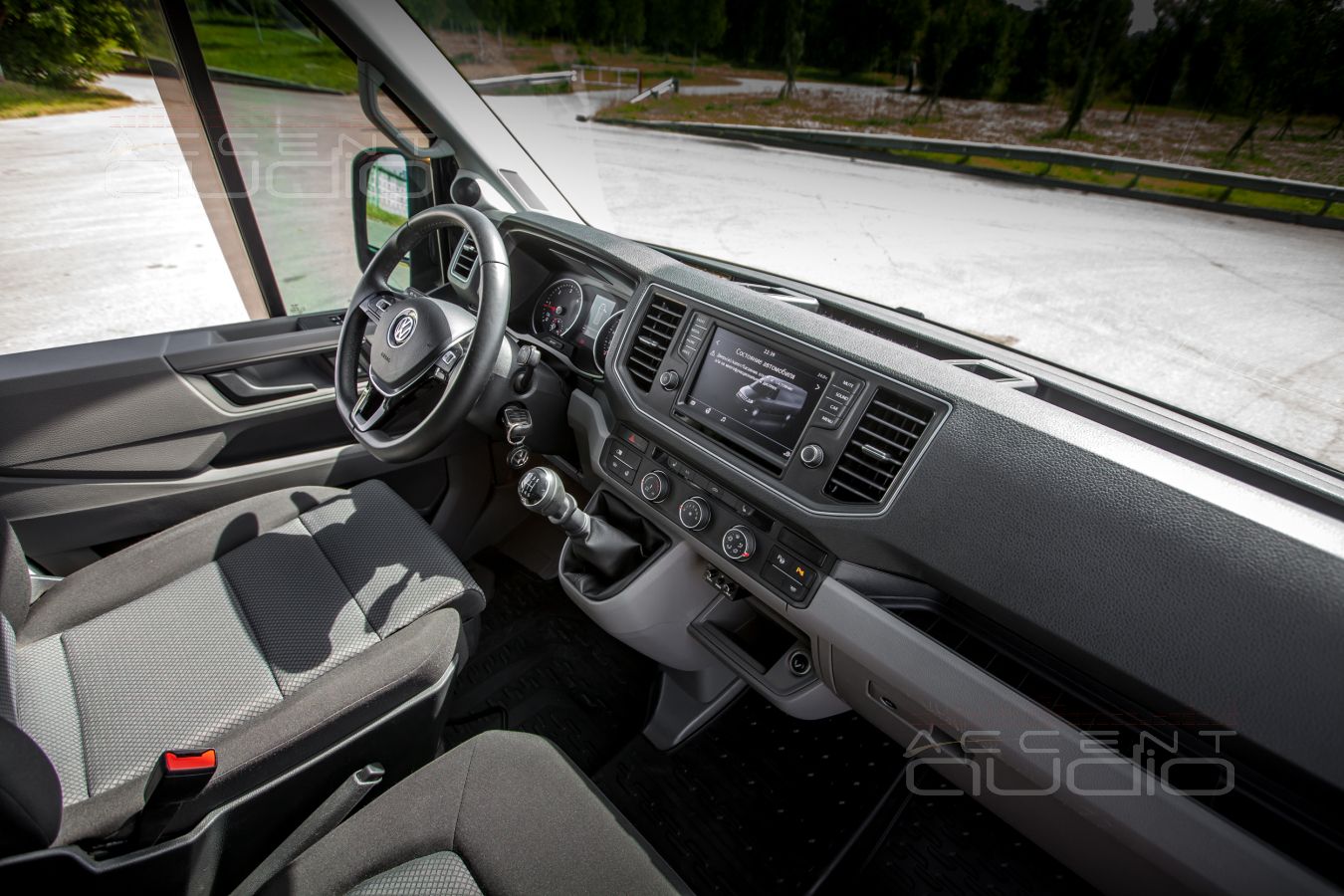 Подиумы под твитеры SOAudio и правильное расположение пищалок в Volkswagen Crafter