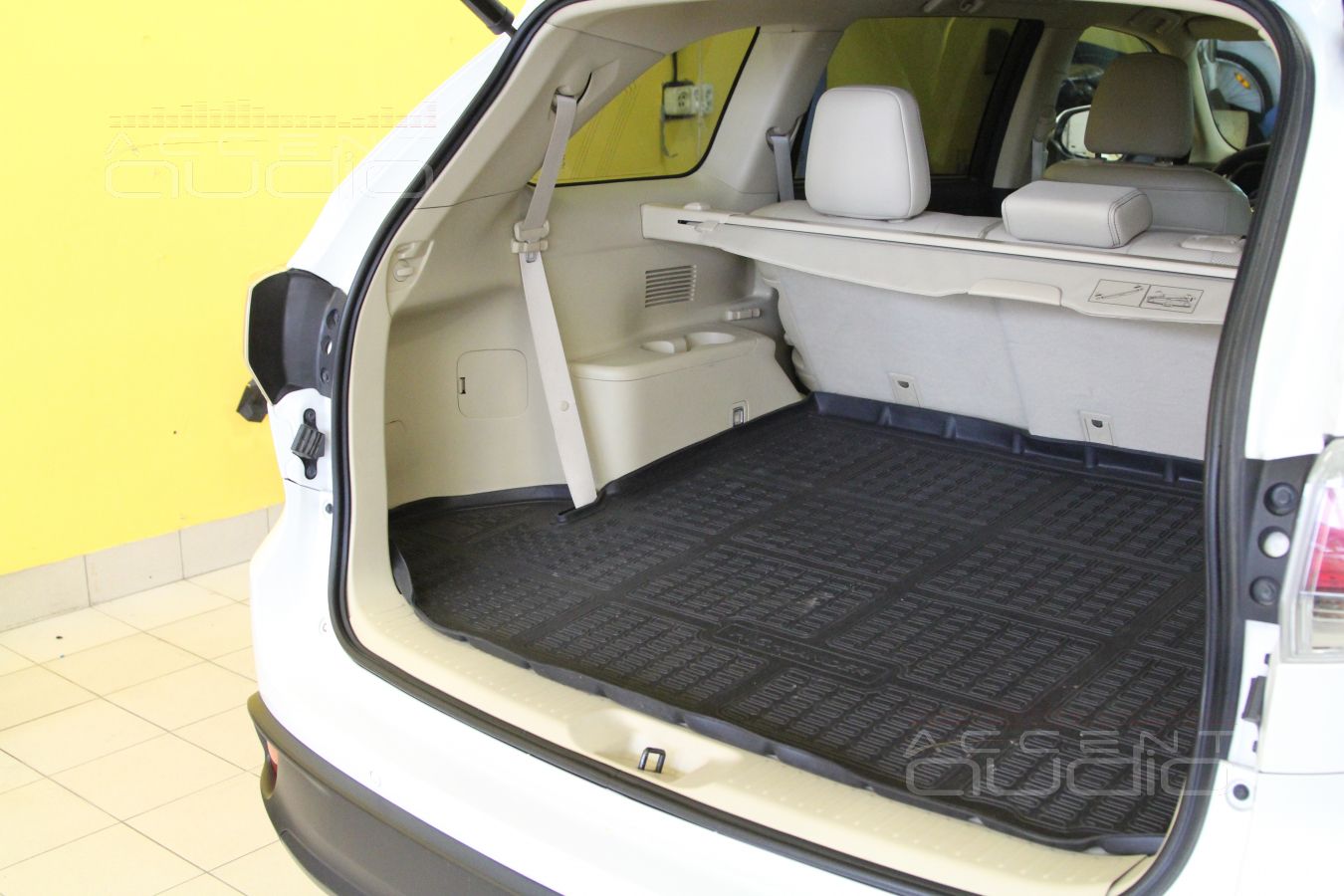 Установка сабвуфера Focal P25FS