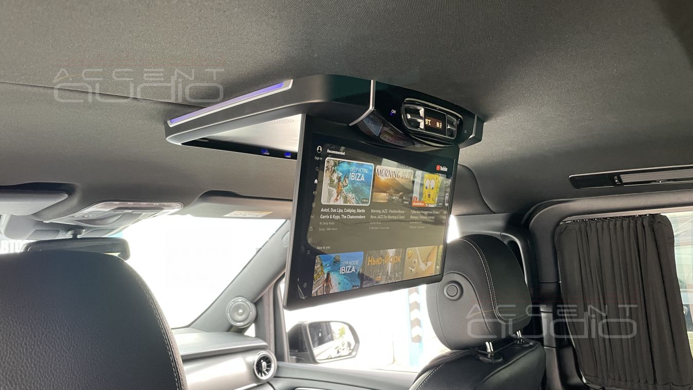 Потолочный монитор для пассажиров – новый функционал для Mercedes V-Class