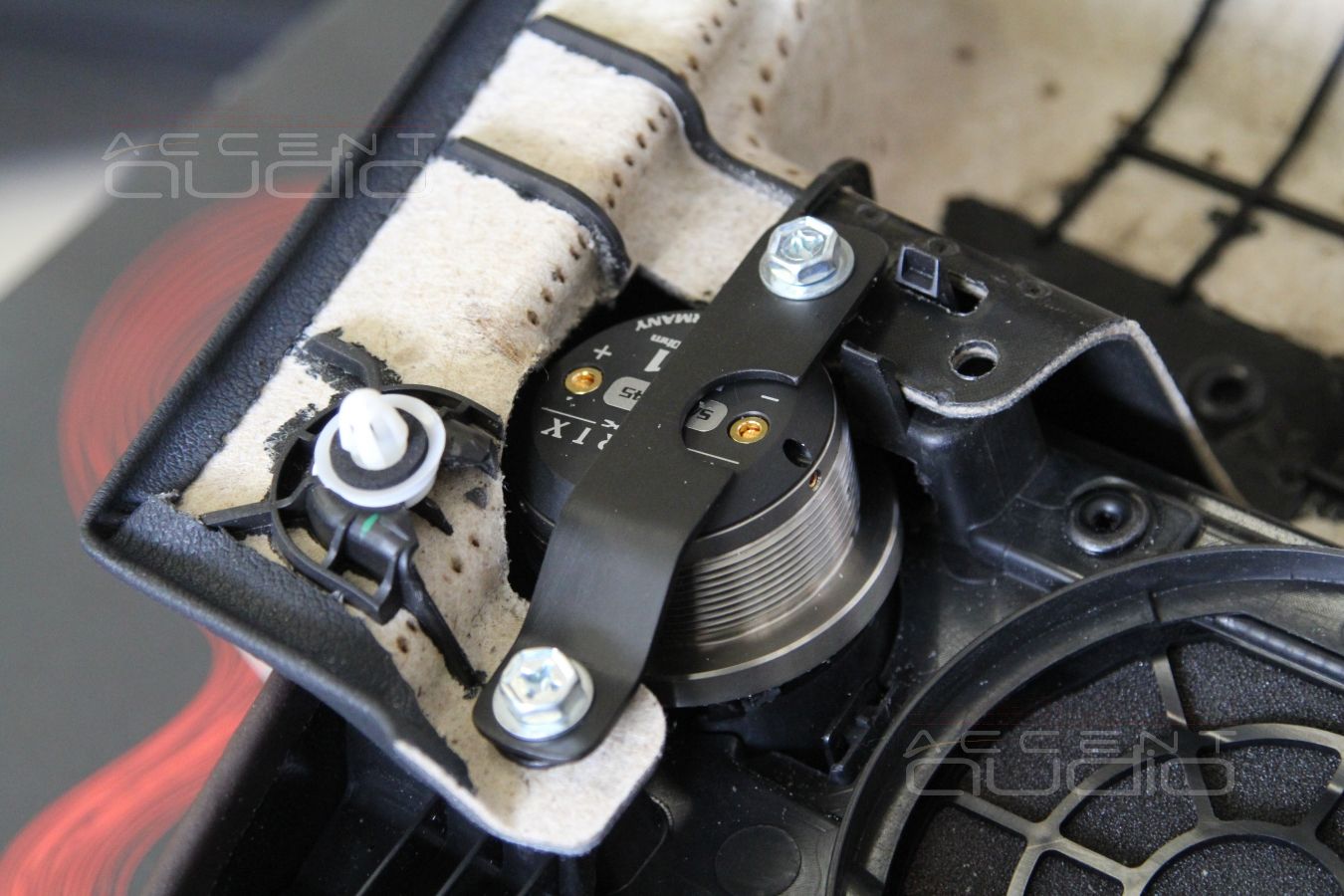 Установка роскошных твитеров Brax ML1 в штатные места задних дверей BMW 730LD