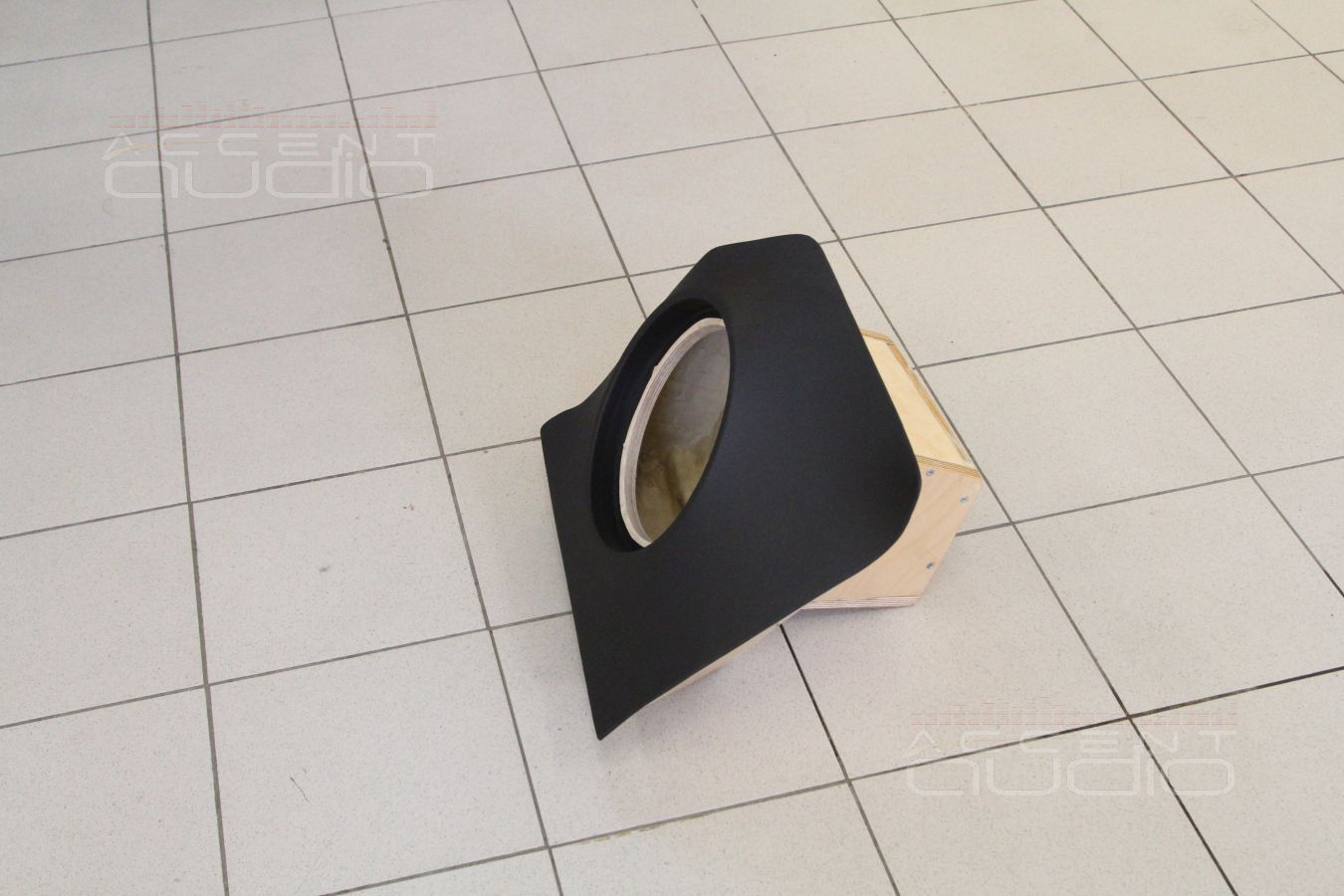 Mercedes-Benz GLE: Сабвуфер-стелс в очередной раз… из дерева