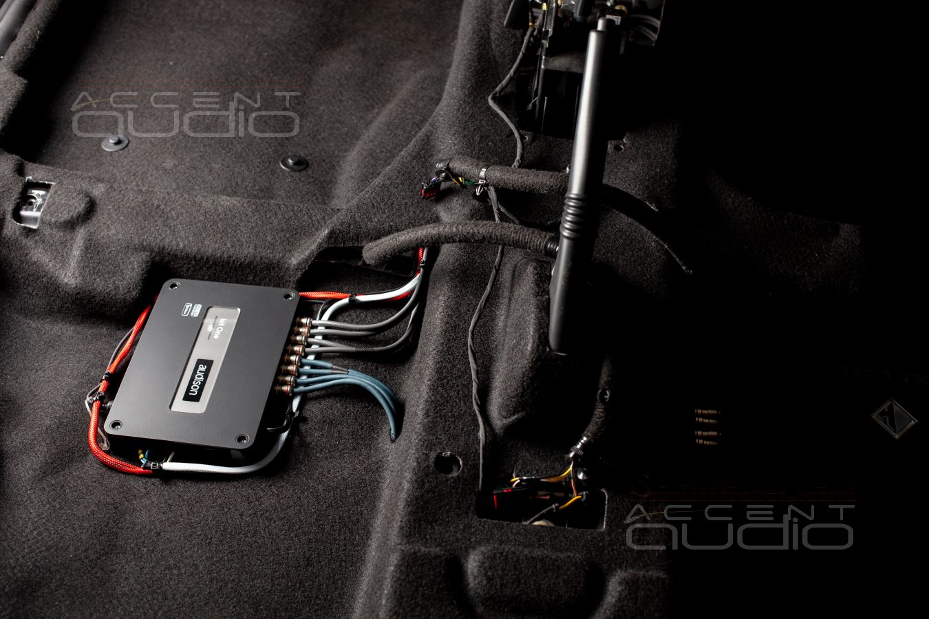 Установка аудиопроцессора Audison Bit One в Renault Duster