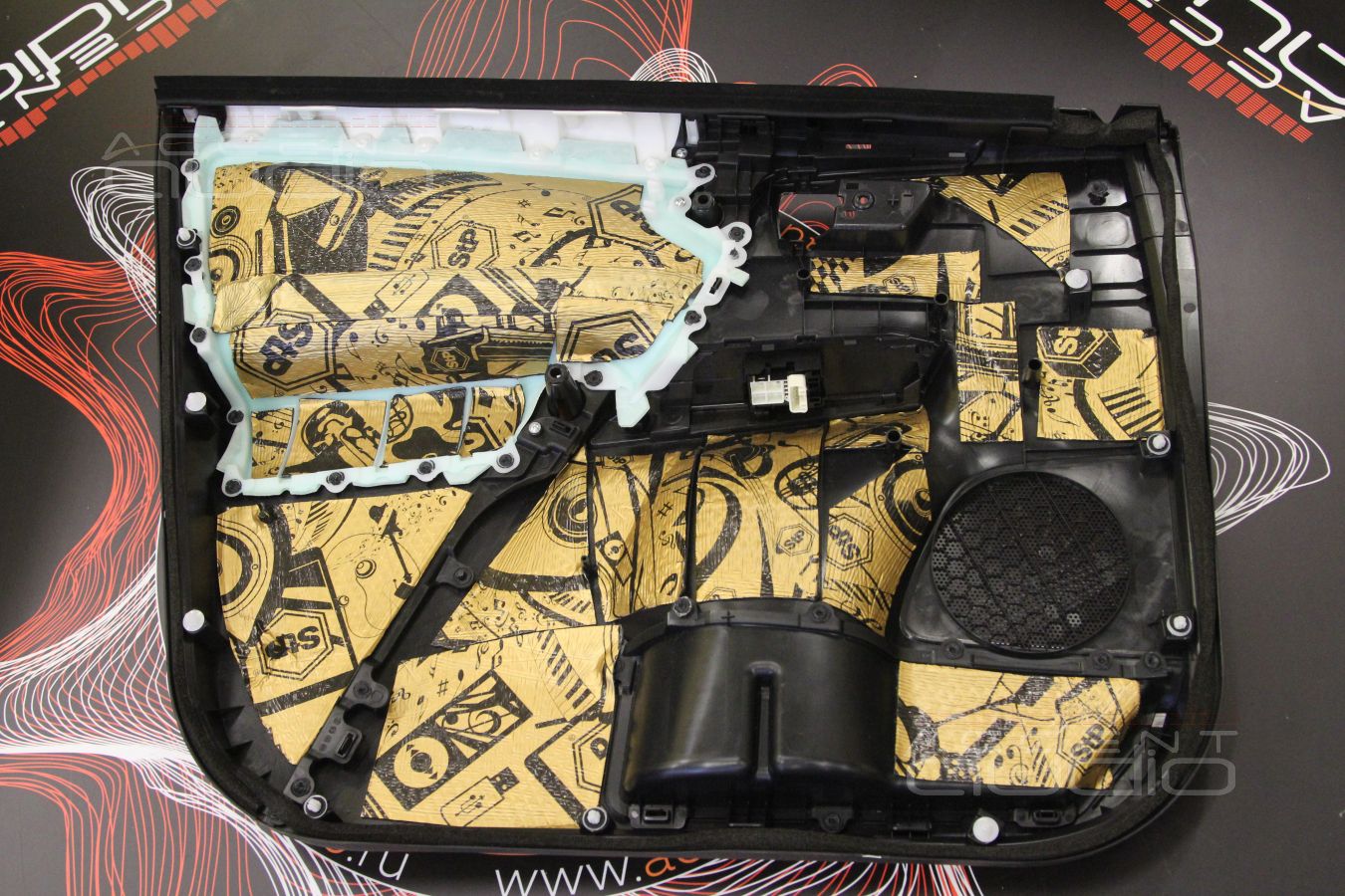 3D печать, установка фронтальной акустики и аудиоподготовка передних дверей Toyota Rav4 1. Виброизол