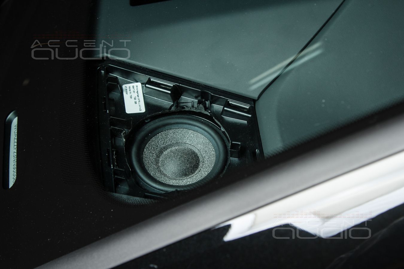 Среднечастотные излучатели Brax ML3 вместо сомнительных выезжалок – штатно для RS 6