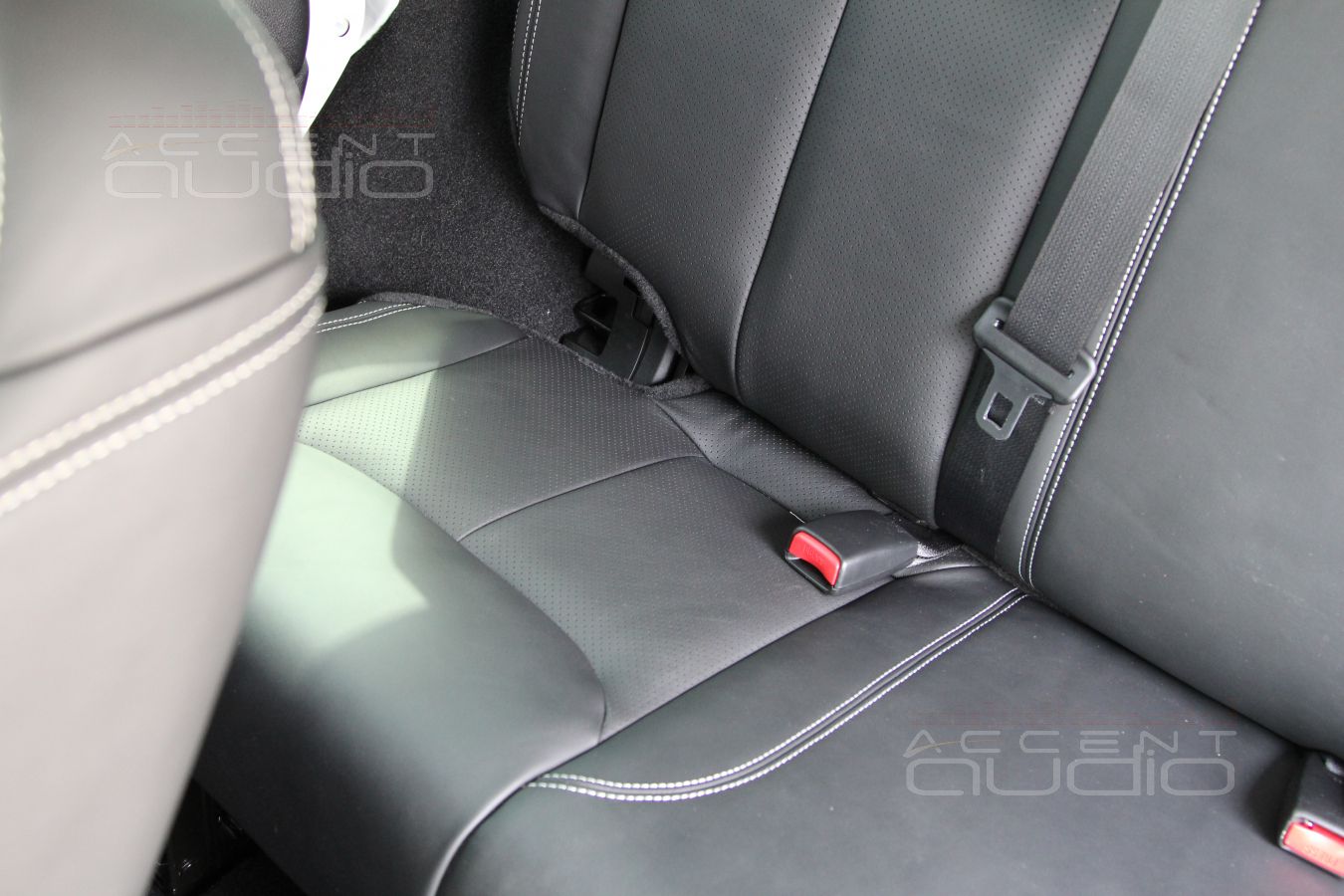 Пошив салона: качество кожи Nappa в сочетании с сидениями Jeep