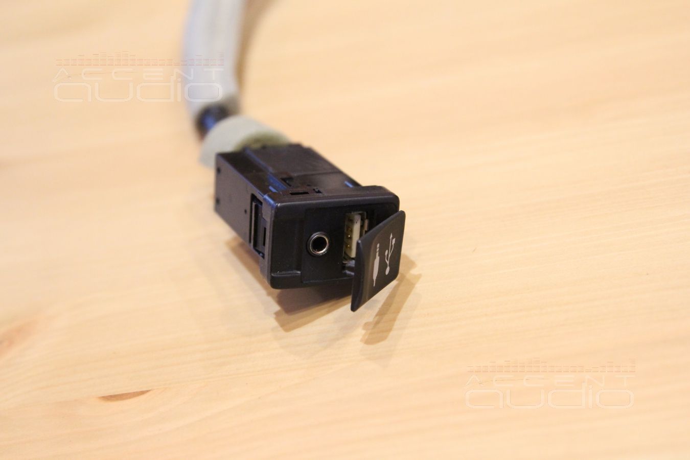 Штатный USB и AUX работают в Toyota GT86