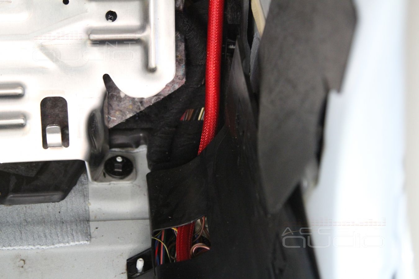 Акустическая и силовая проводка в Mercedes GLK