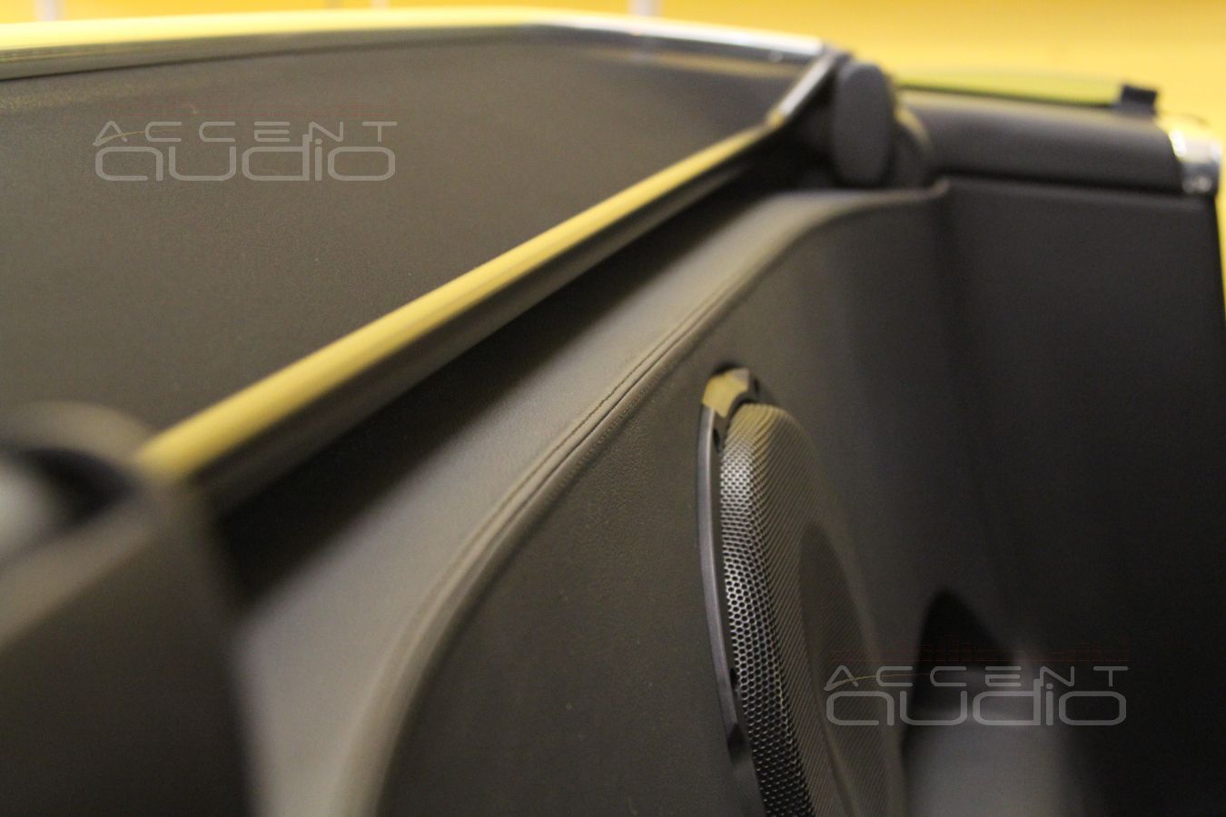 Сабвуфер – элемент интерьера, с крышей или без неё