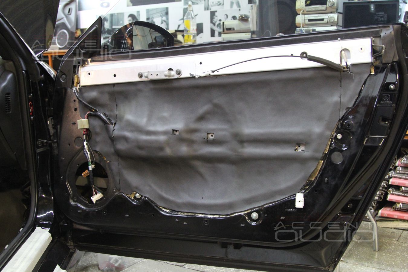 Шумоизоляция дверей Nissan GT-R в 3 слоя