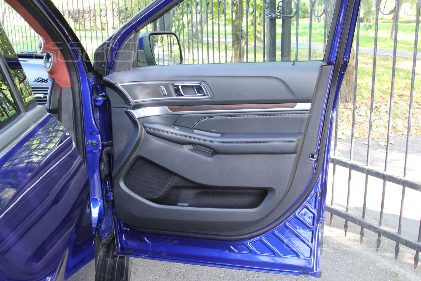 Аудиоподготовка дверей Ford Explorer и установка акустики Focal