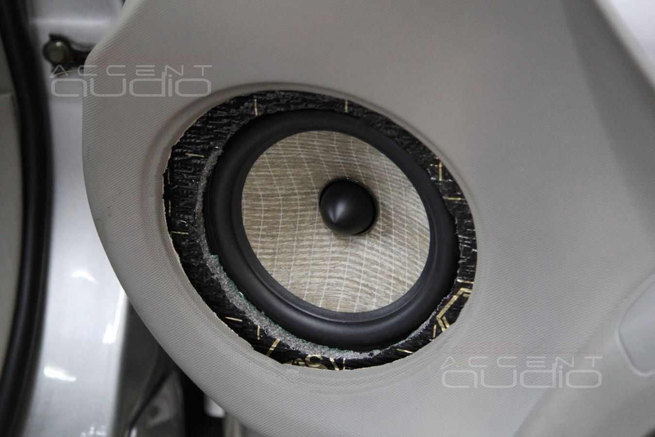 Установка акустики Focal Performance в Nissan 350Z
