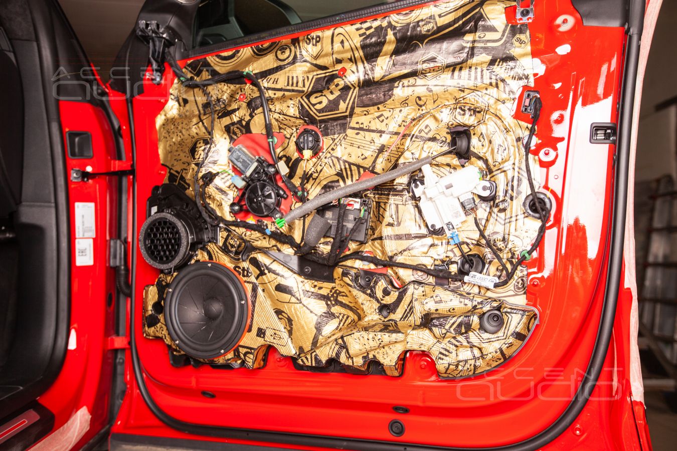 Аудиоподготовка дверей, ящики и ScanSpeak Revelator – всё необходимое для идеального звука