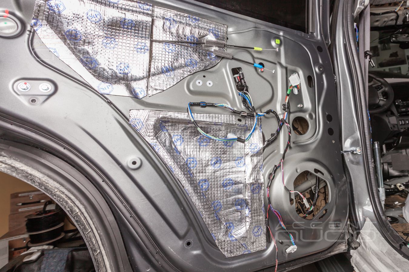 Аудиоподготовка дверей, жесткость и установка акустики Focal Flax в Mitsubishi Pajero Sport