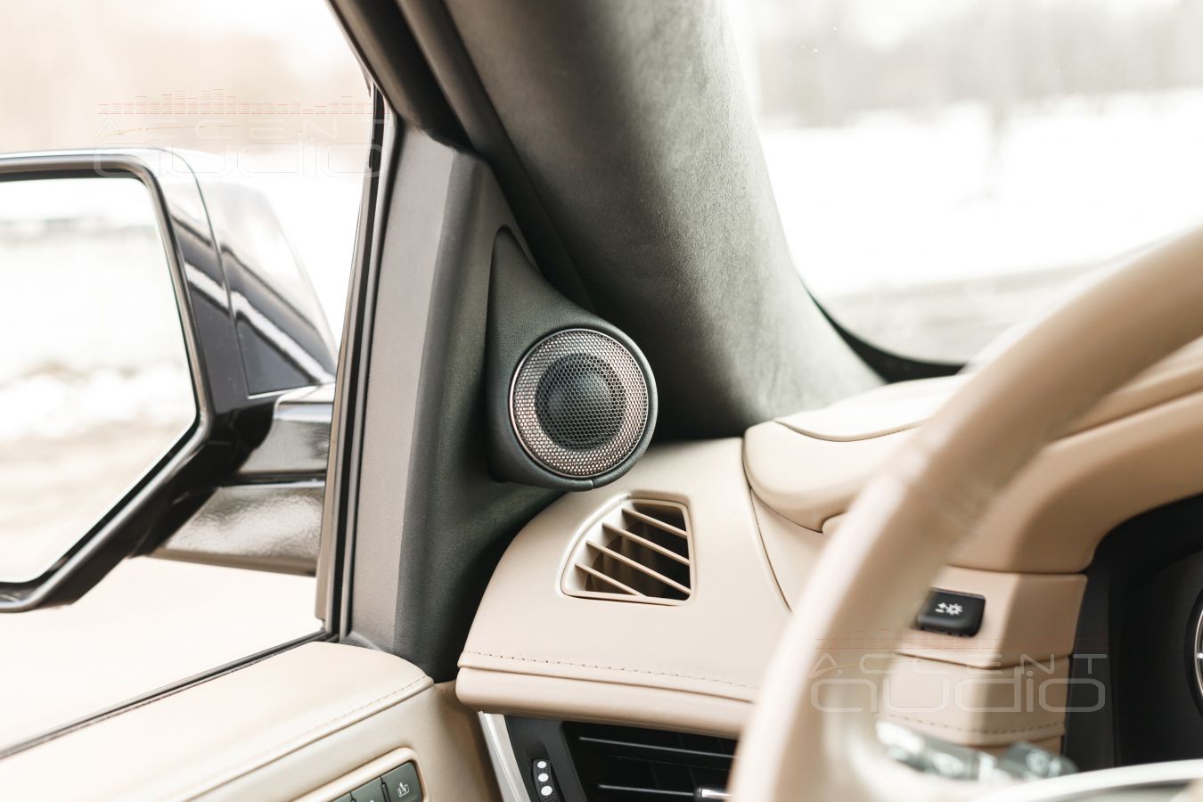 Элегантнее штатного, но штатное размещение новых пищалок Brax ML1 в Cadillac Escalade