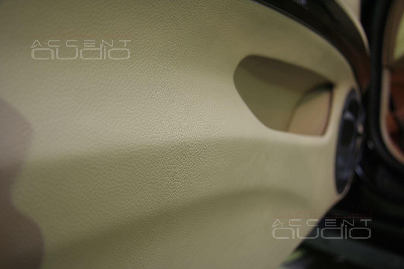 Новый дизайн обшивок и новый мидбас на новом месте