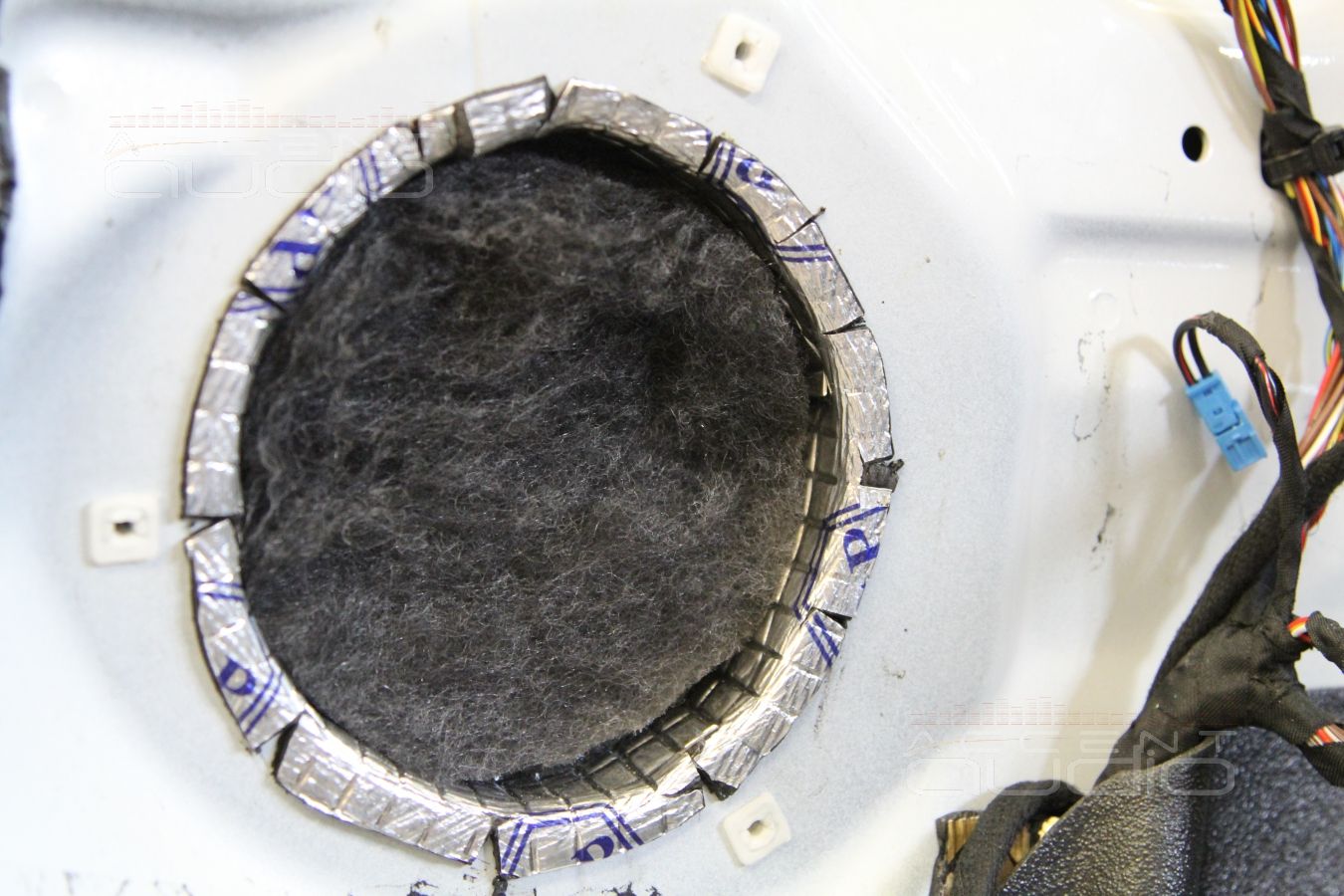 Установка среднечастотных излучателей в BMW X5