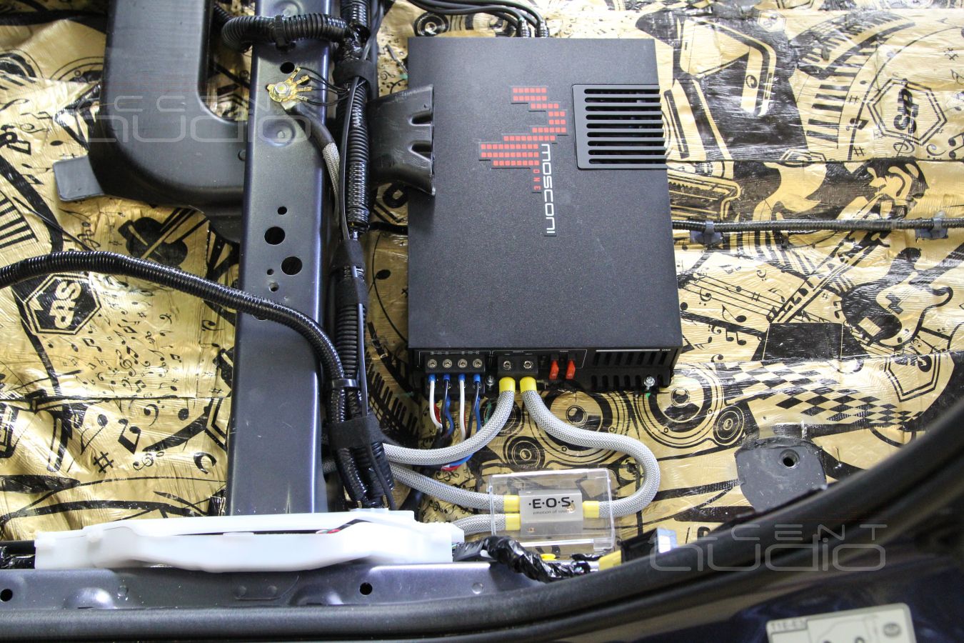 Установка усилителей в Honda CRV 2018 Mosconi Gladen One 130.4