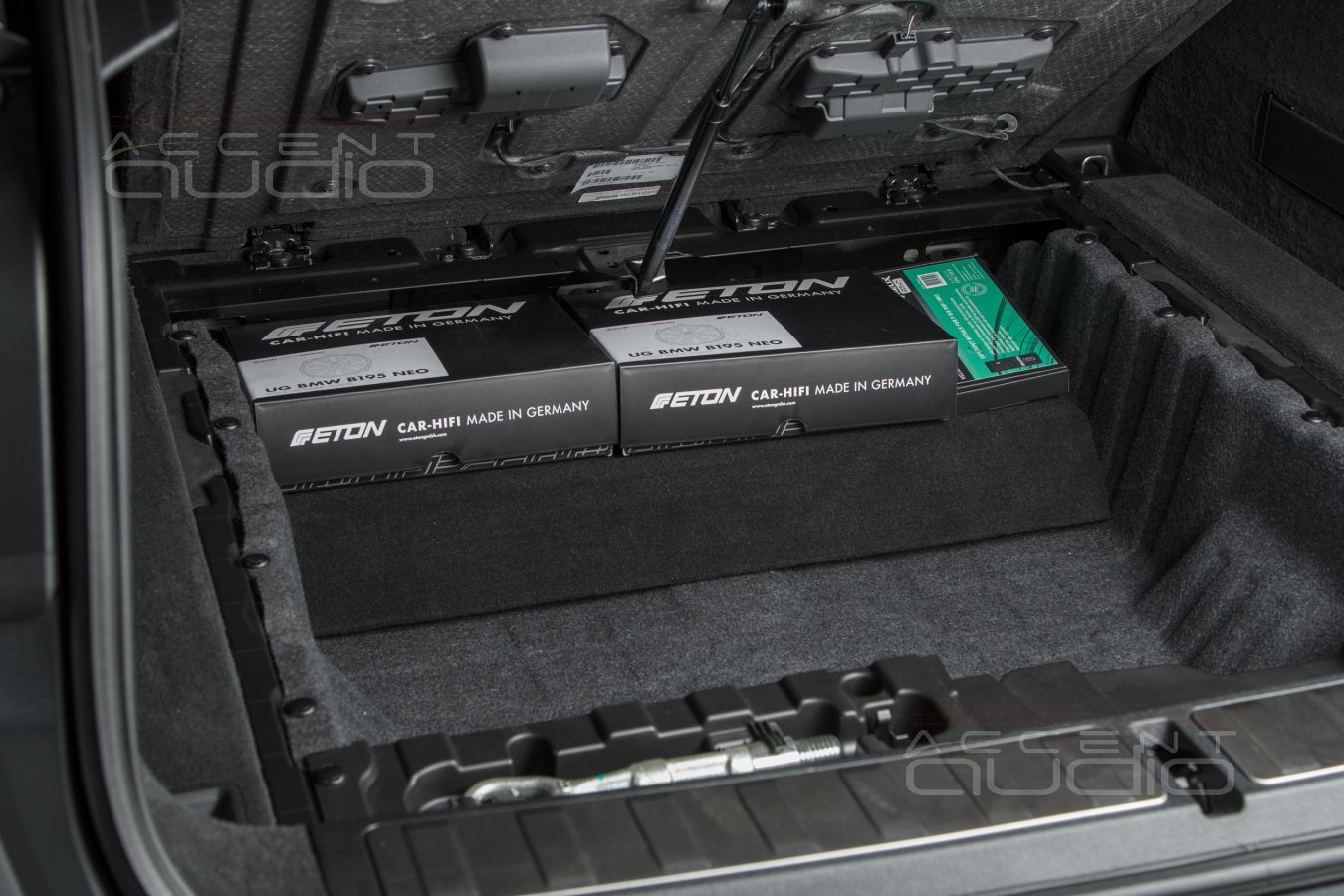 Усилители Helix PSix и MOneX в новом BMW X6 – удобный монтаж