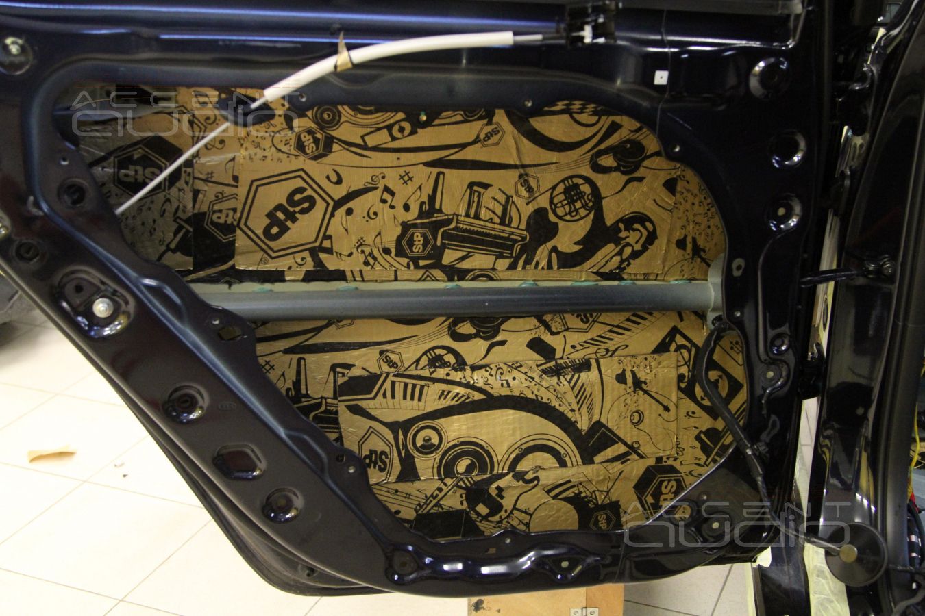 Шумоизоляция пола и задних дверей Kia Optima