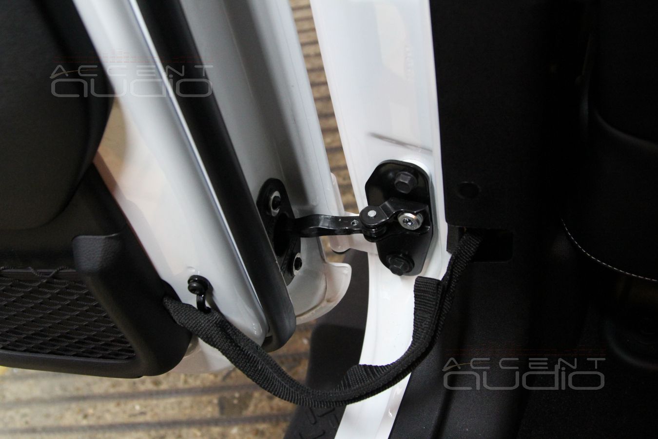 Доводчики дверей на Jeep Wrangler