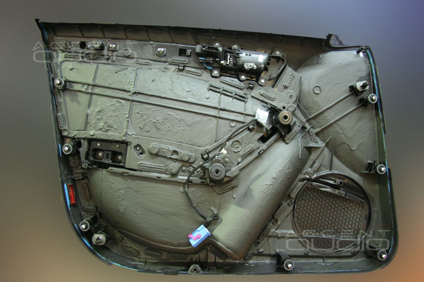 Установка акустики и шумоизоляция в Audi A4