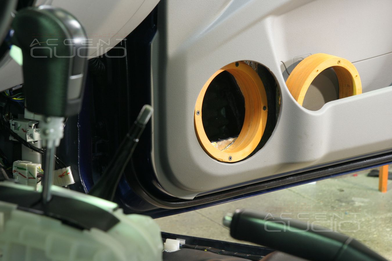 Установка мидбасов в Mitsubishi Pajero Sport