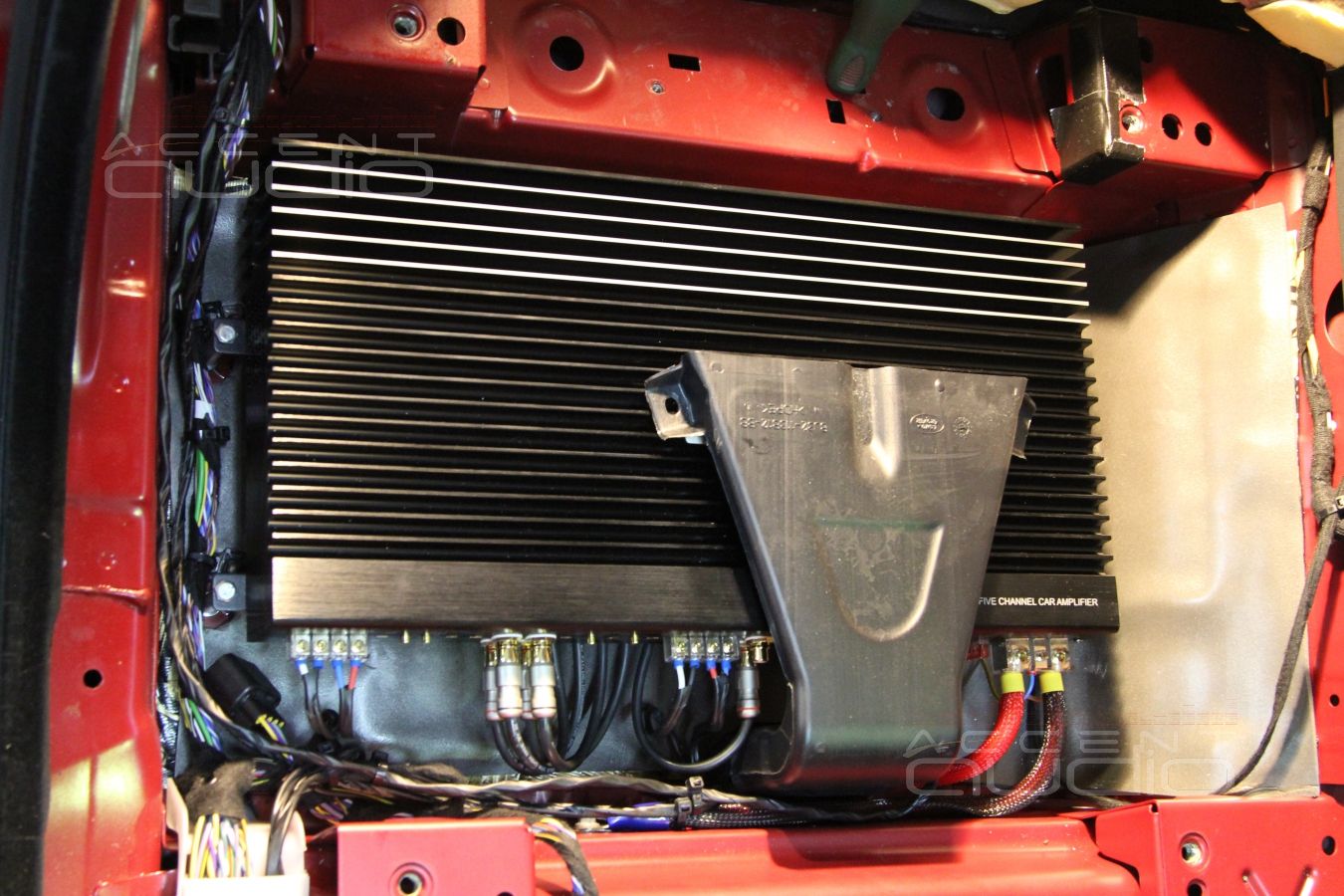 Установка аудиопроцессора и усилителя в RangeRover Evoque