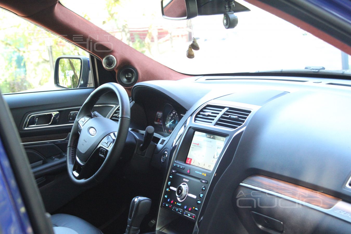 Установка СЧ-ВЧ: подиумы под твитеры и среднечастотные динамики в Ford Explorer