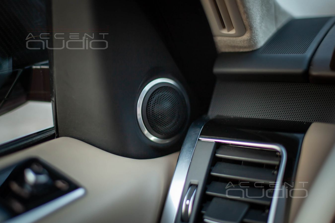 Твитеры Helix C1T в заводских местах Range Rover Sport