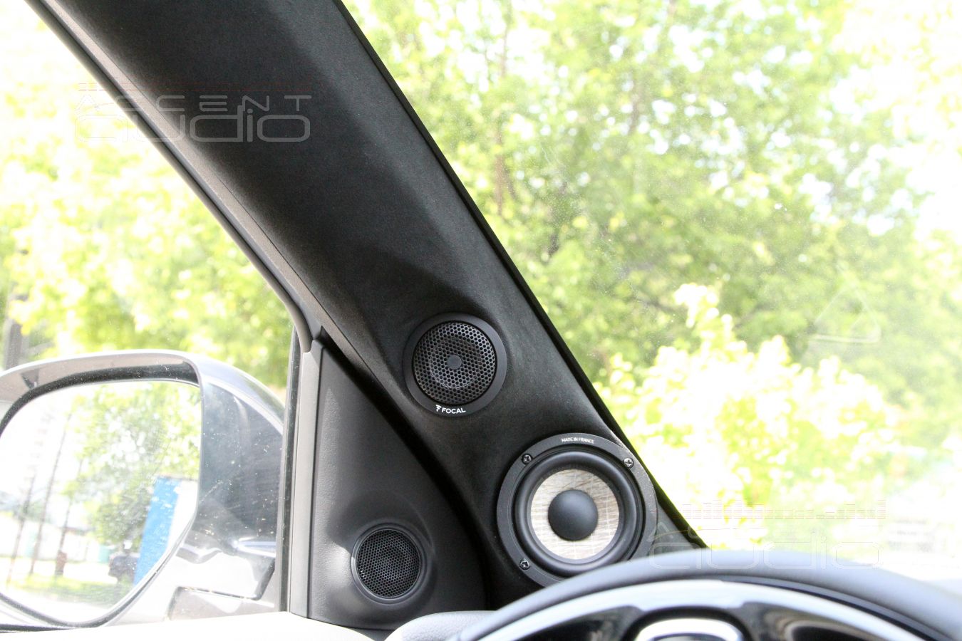 Подиумы под СЧ-ВЧ излучатели в Mitsubishi Outlander 