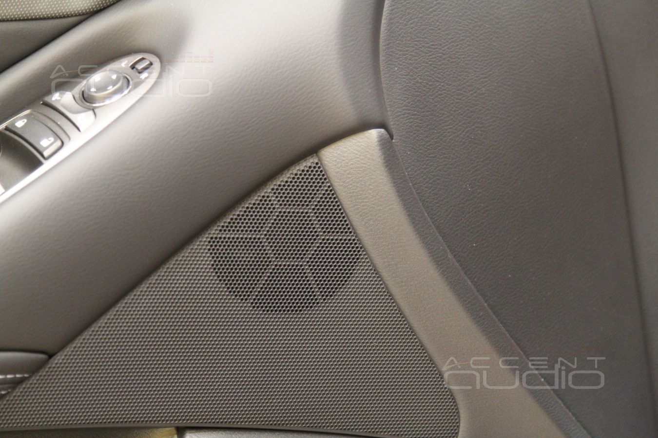 Установка среднечастотных динамиков Focal Utopia Be Midrange 3W2 в Infiniti Q50