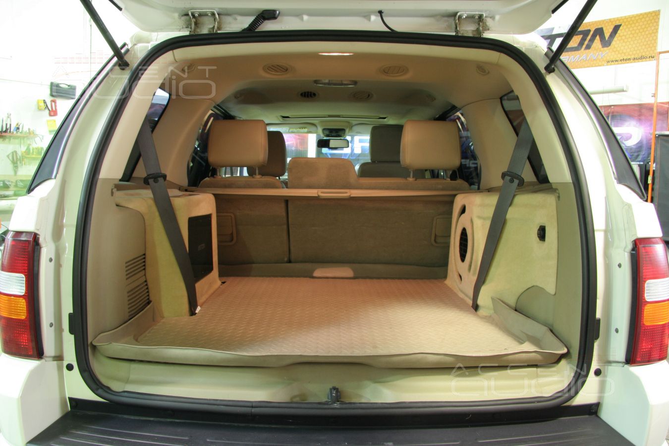 Установка усилителя и сабвуфера в старый Explorer