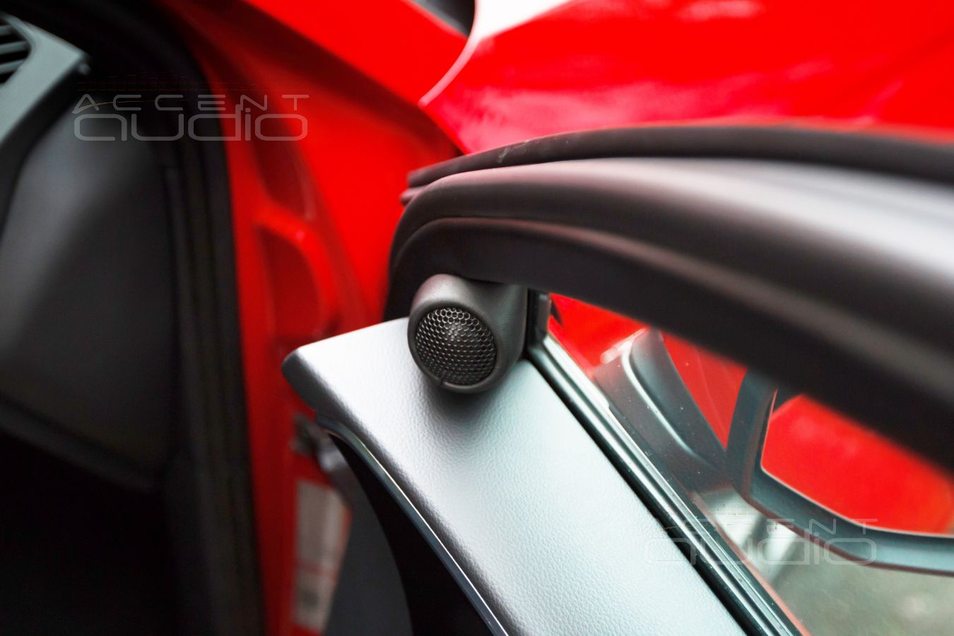 Дизайнерское решение: правильная установка мини-твитеров SOaudio SO19V в A4 Avant 2021