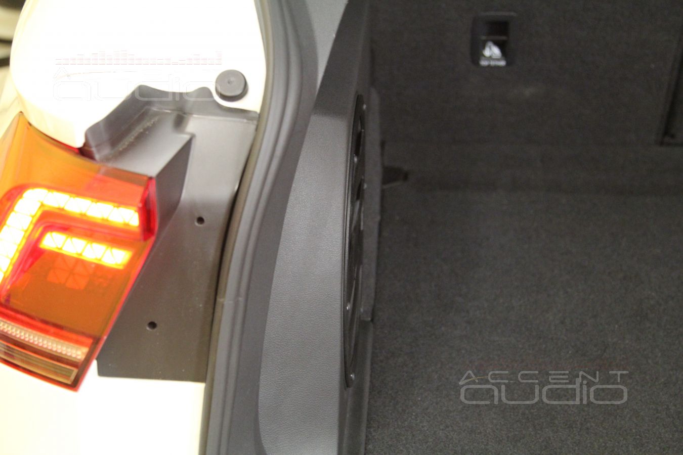 Встроенный сабвуфер в новом Тигуане