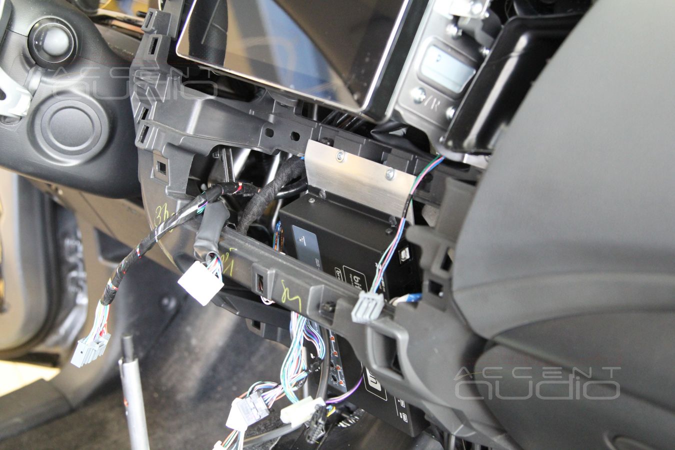 Установка аудиопроцессора Audison Bit Ten