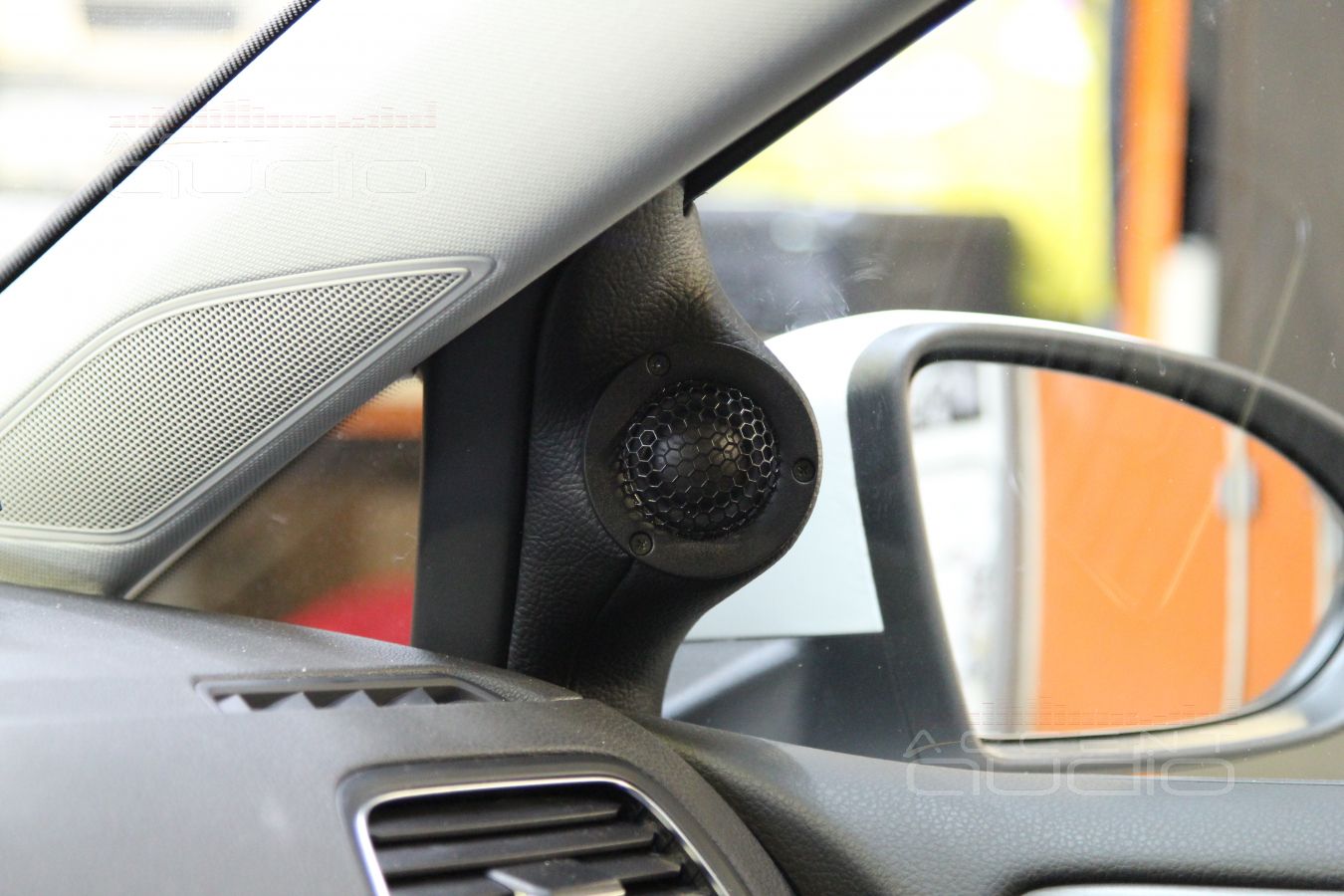 Установка акустики в Volkswagen Golf 7