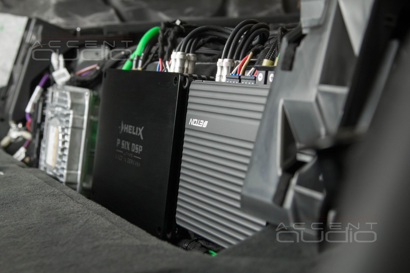 Лучше заводского: изящный, технологичный монтаж усилителей в Audi SQ8