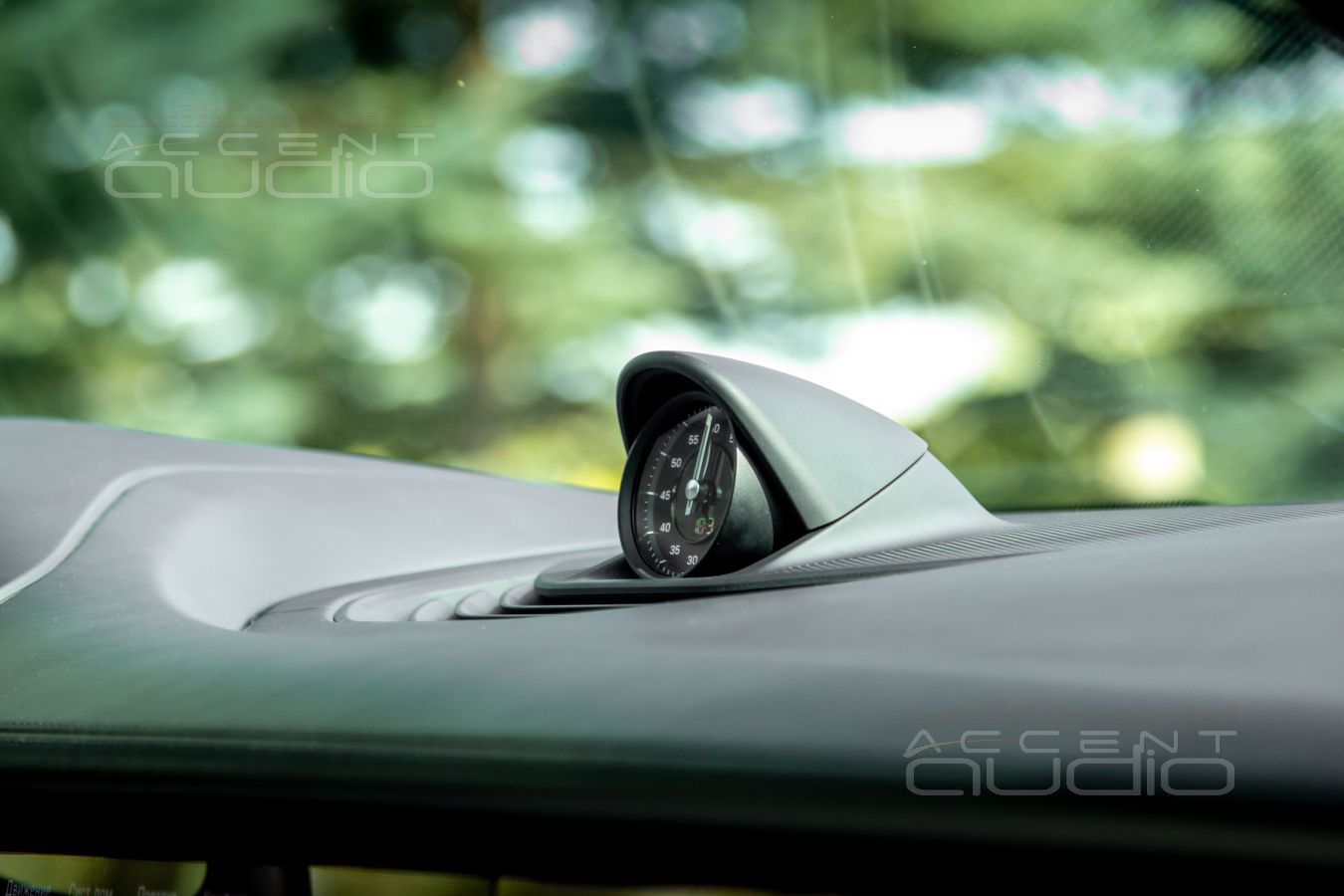 Явные отличия настоящей аудиосистемы от Burmester в Porsche Taycan