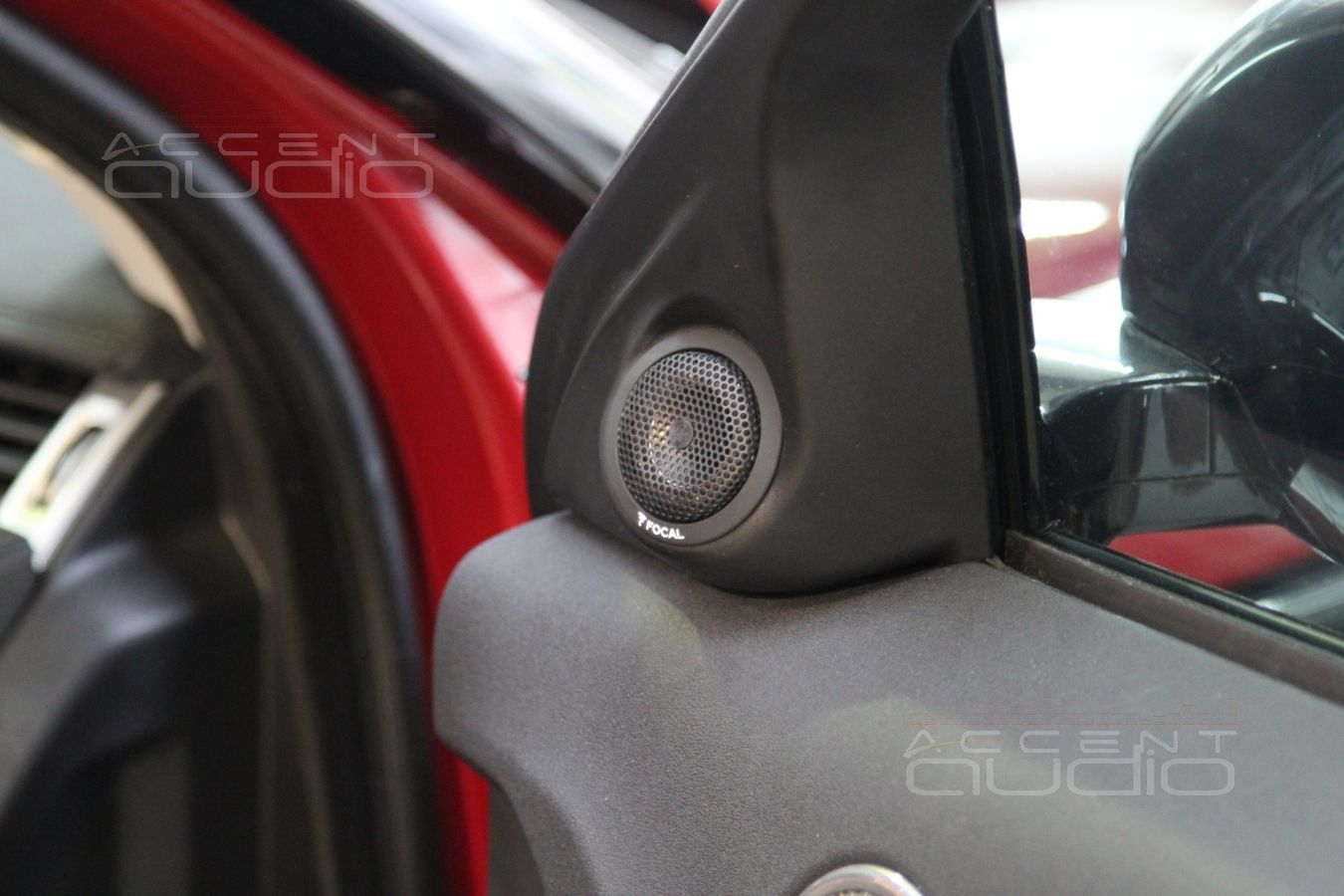 Установка акустики Focal Performance в RangeRover Evoque