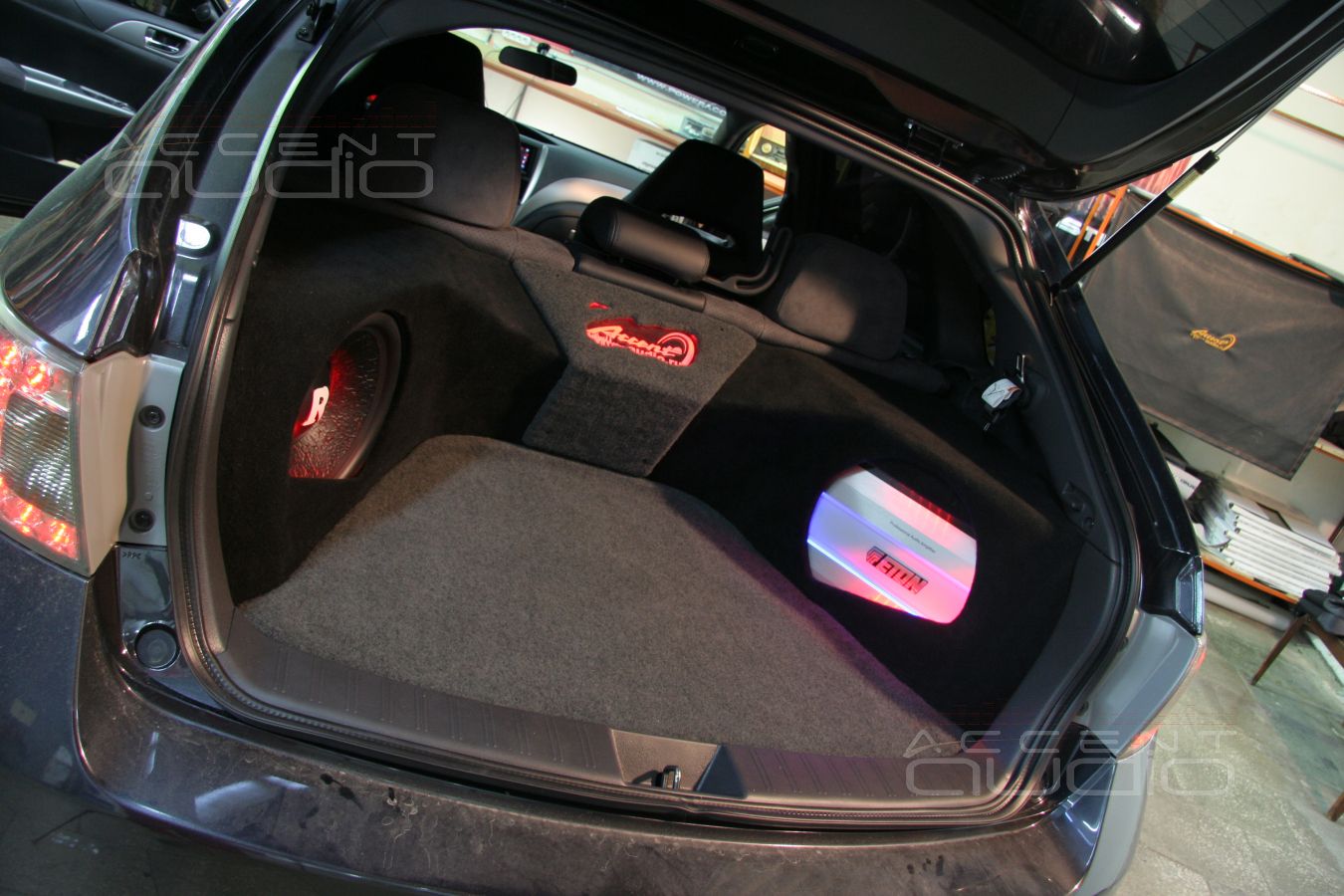 Subaru WRX STI: займите весь багажник пожалуйста !