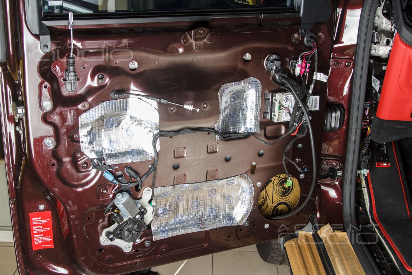 Аудиоподготовка дверей и штатный монтаж мидбасовых динамиков Brax ML6P