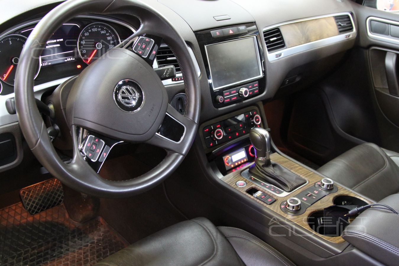 Volkswagen Touareg 2014: как правильно и дешево добиться хорошего звучания от штатной магнитолы